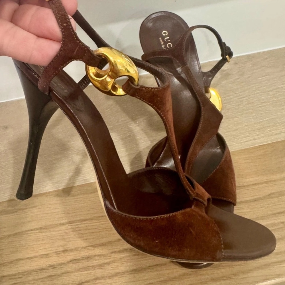 Gucci vintage brown suede gold accents heels - Picture 3 of 9